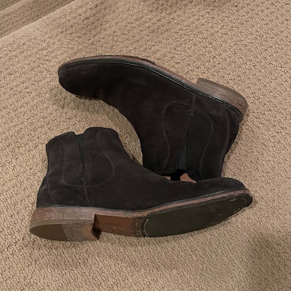 John Varvatos Dark Gray Suede Chelsea Boots, size 9.5